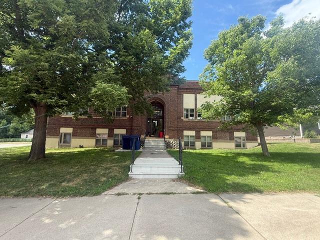 202 N Cass Avenue Property Photo 1