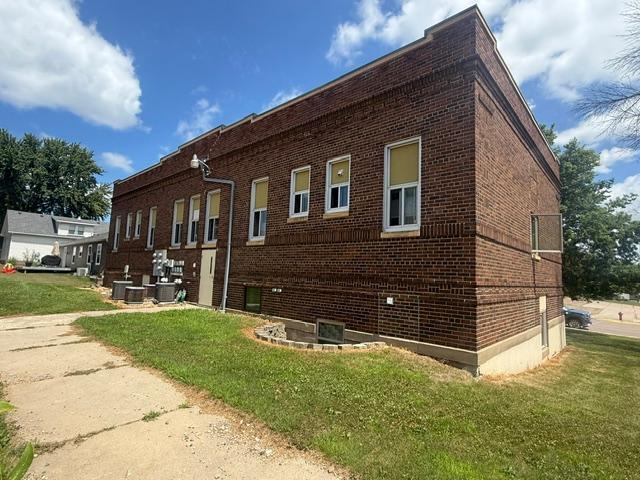 202 N Cass Avenue Property Photo 3
