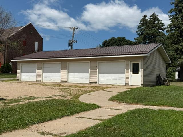 202 N Cass Avenue Property Photo 4