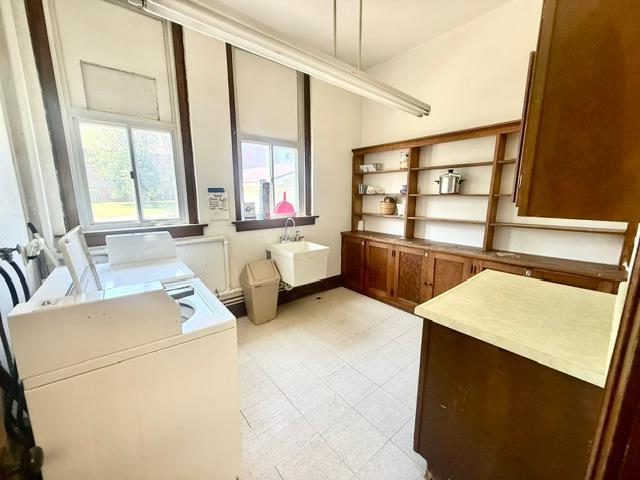 202 N Cass Avenue Property Photo 5