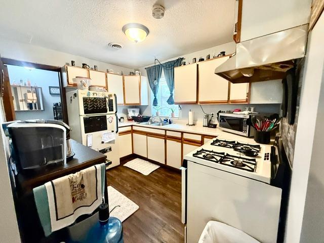 202 N Cass Avenue Property Photo 17