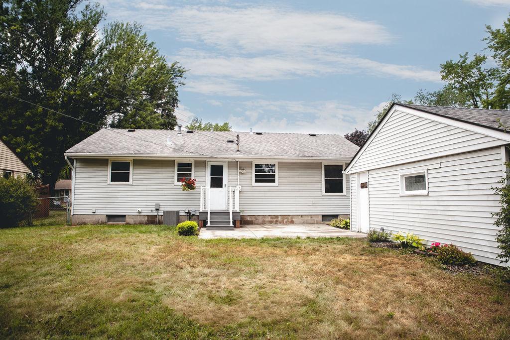 9526 Quaker Lane N Property Photo 2