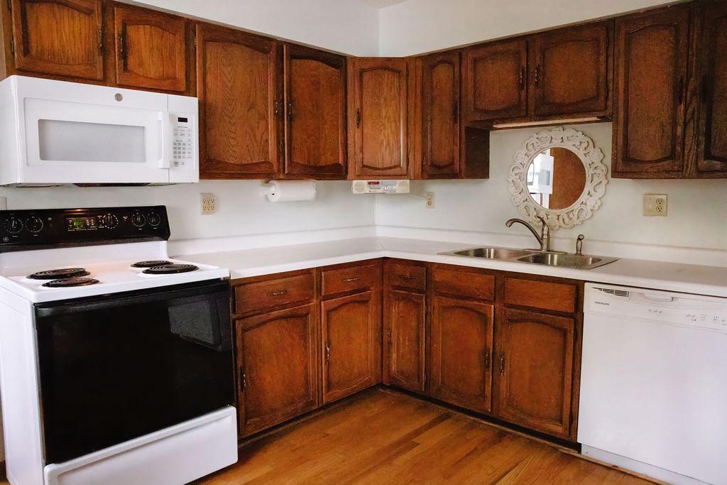 9526 Quaker Lane N Property Photo 6