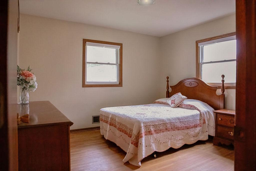 9526 Quaker Lane N Property Photo 9