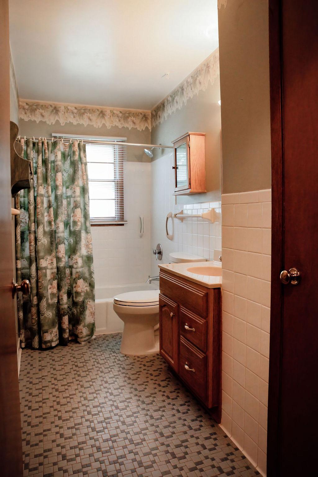 9526 Quaker Lane N Property Photo 12