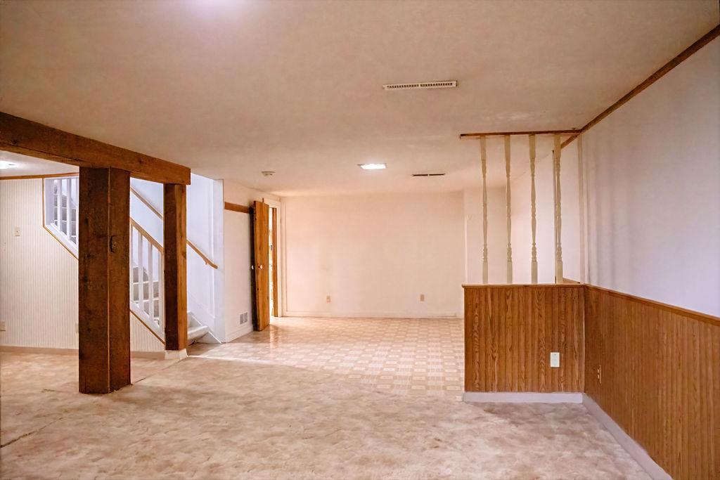 9526 Quaker Lane N Property Photo 14