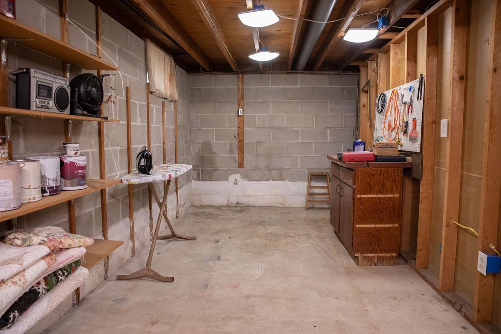 9526 Quaker Lane N Property Photo 18