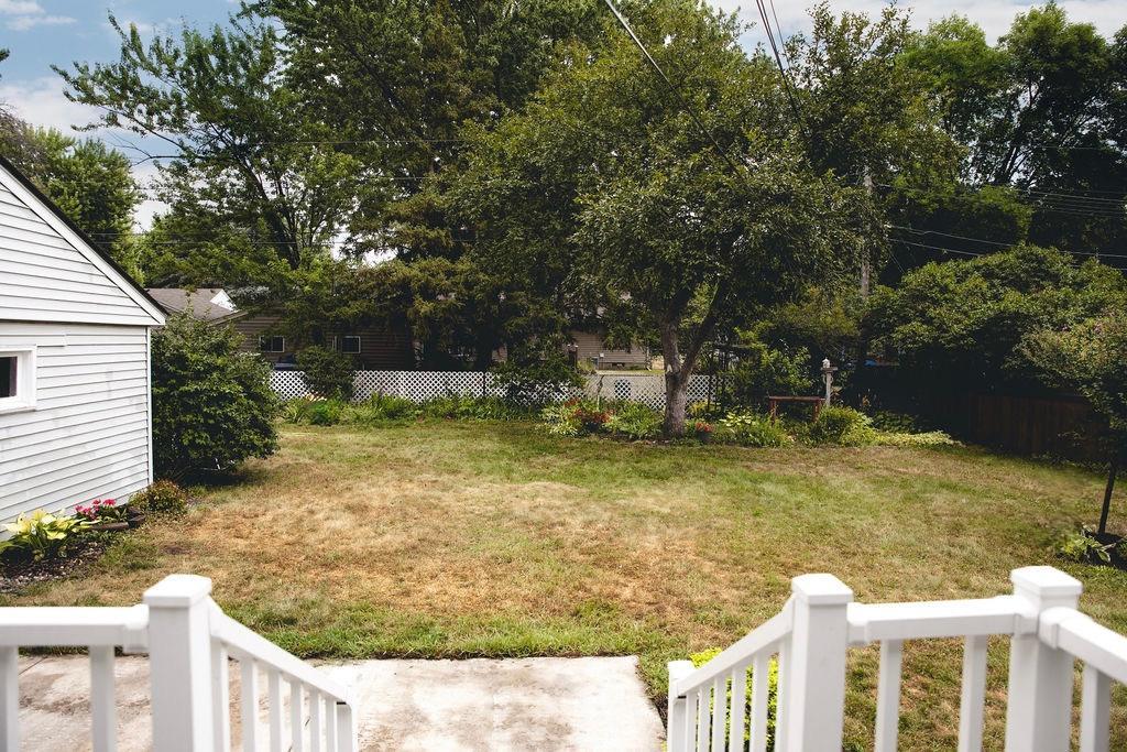 9526 Quaker Lane N Property Photo 20