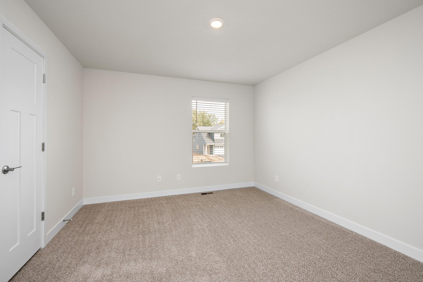 607 Redwood Loop N Property Photo 13
