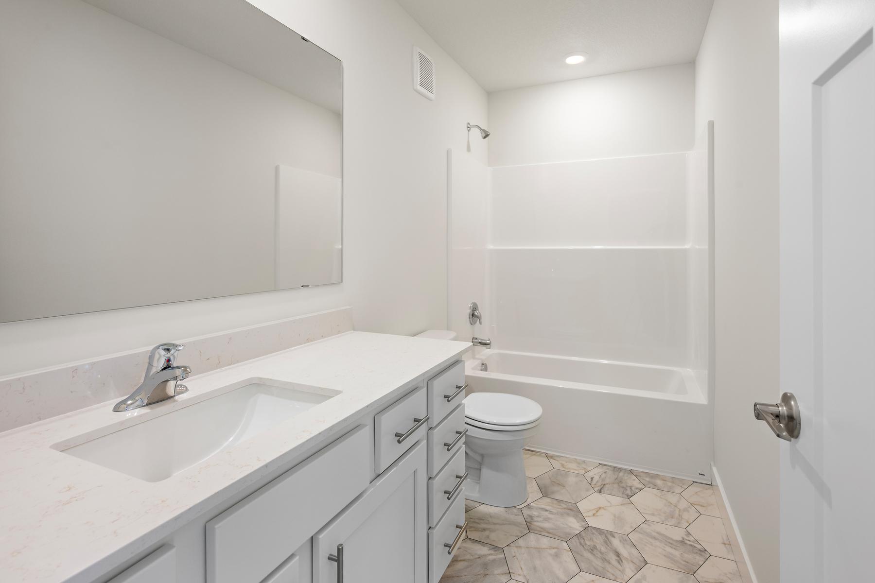 607 Redwood Loop N Property Photo 16