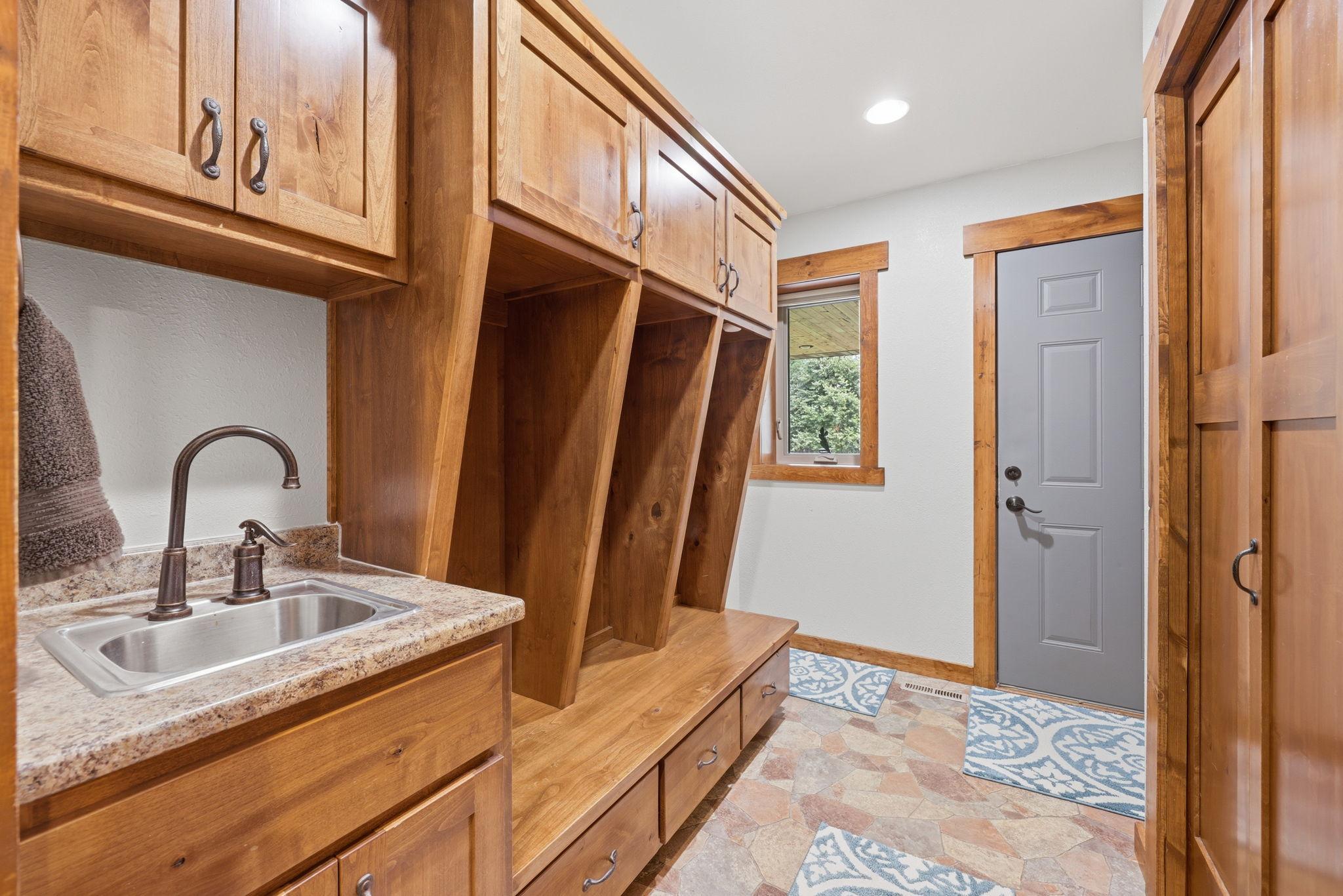 920 Isaac Road Nw Property Photo 11