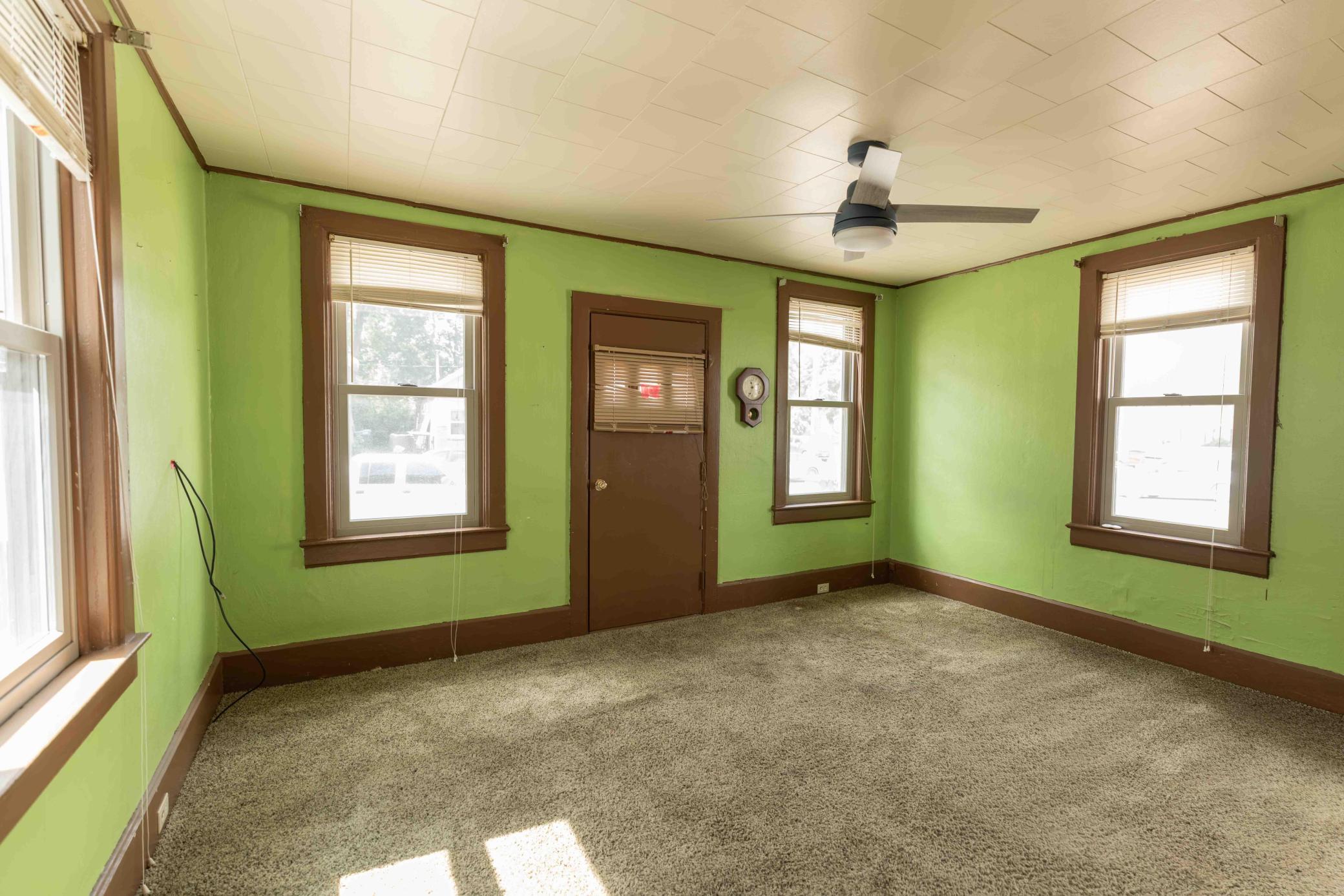 118 E Spring Street Property Photo 6