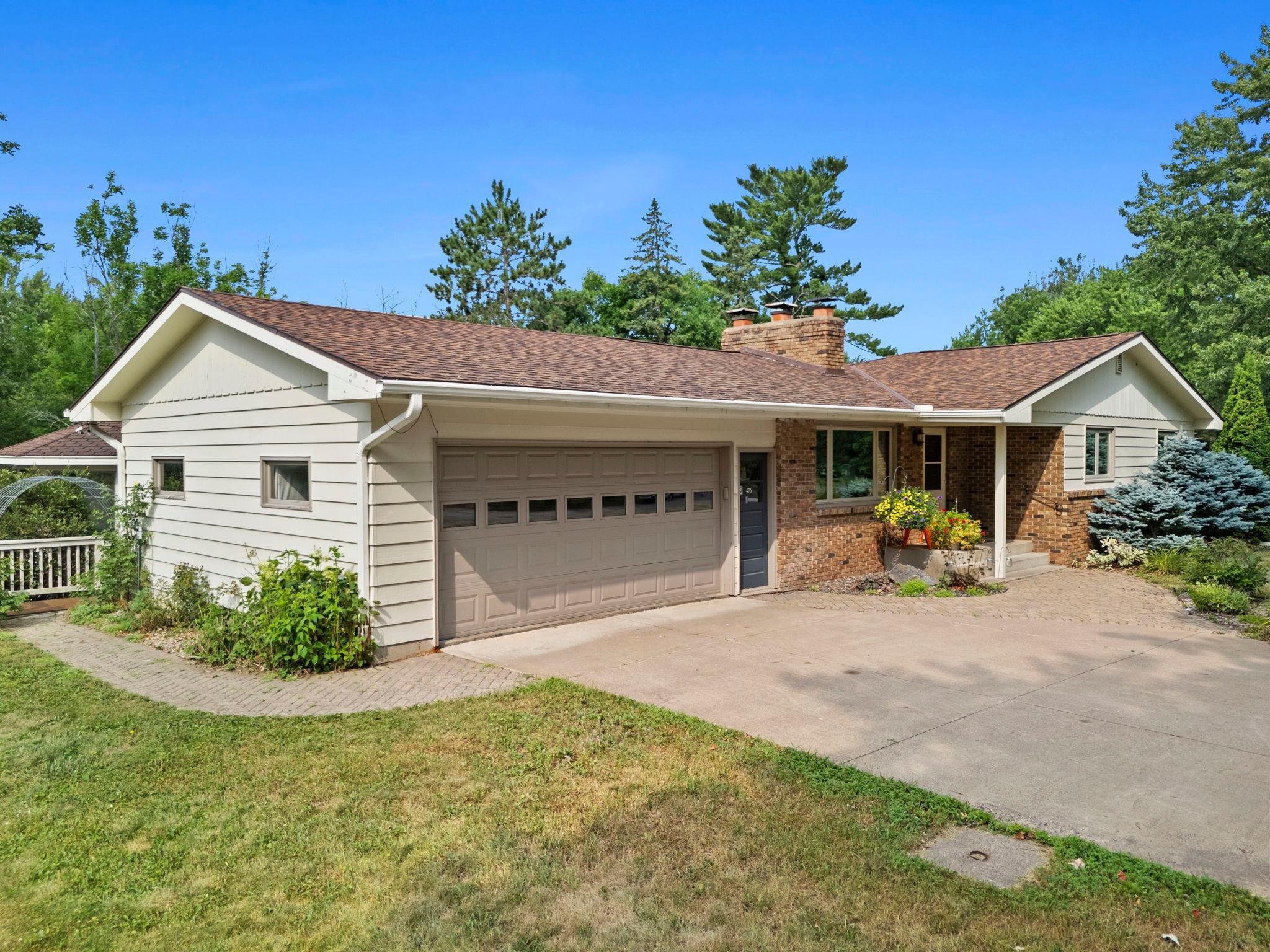 475 Riverside Street Property Photo 2