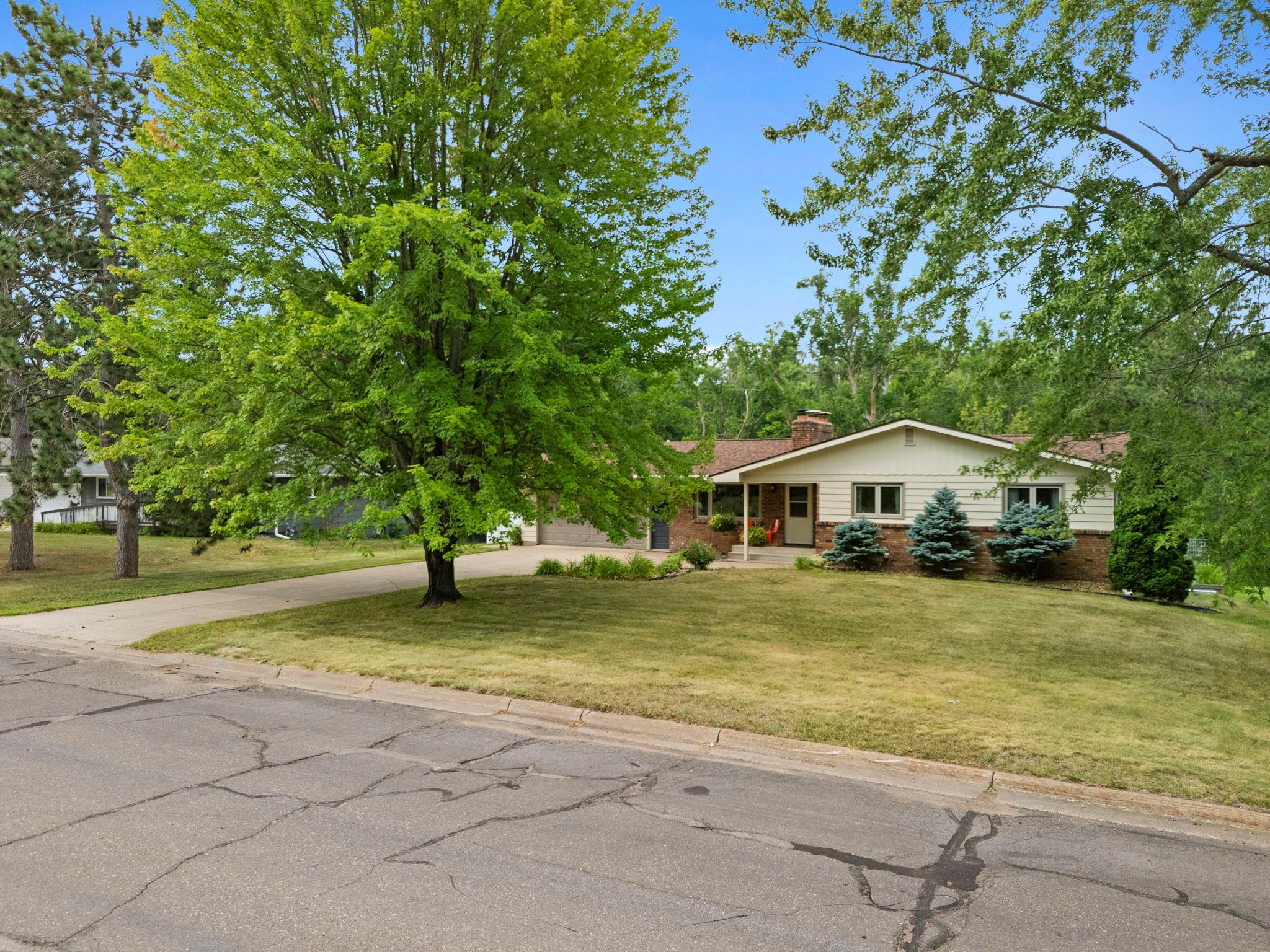 475 Riverside Street Property Photo 4