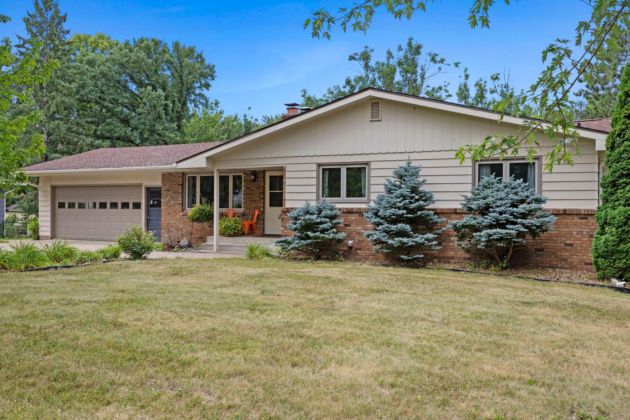 475 Riverside Street Property Photo 5