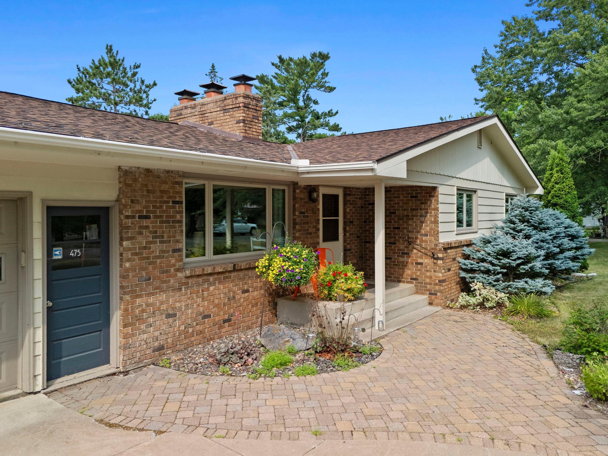 475 Riverside Street Property Photo 6