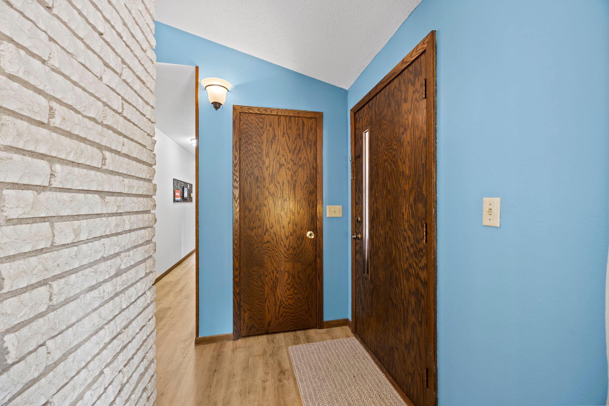475 Riverside Street Property Photo 7