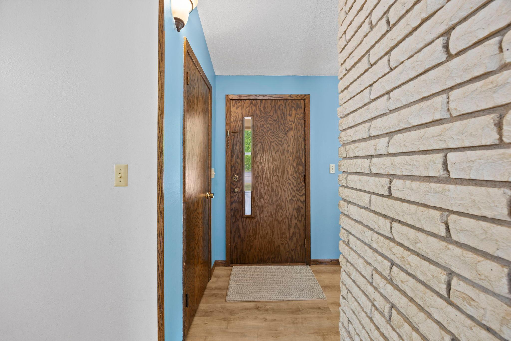 475 Riverside Street Property Photo 8