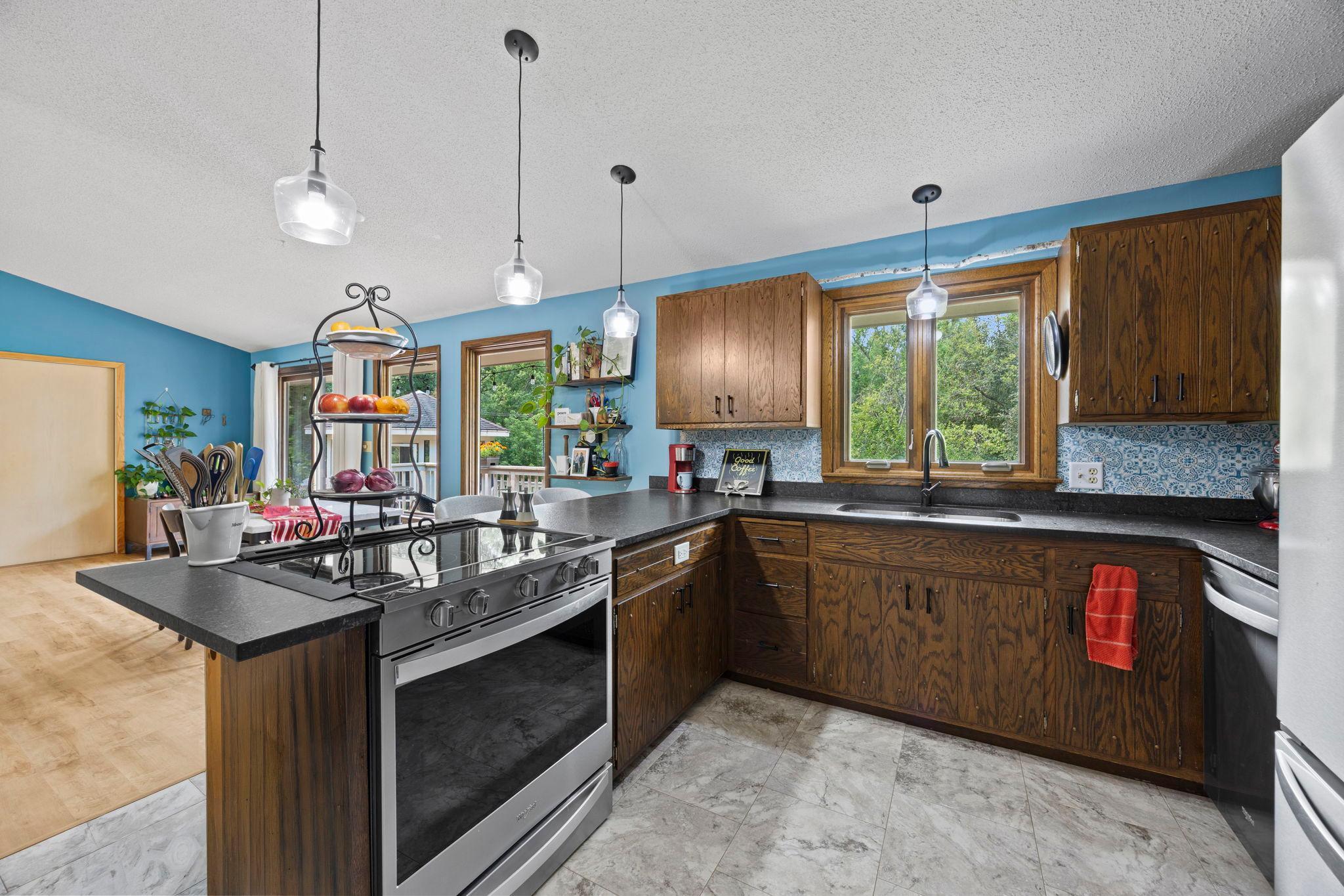 475 Riverside Street Property Photo 21