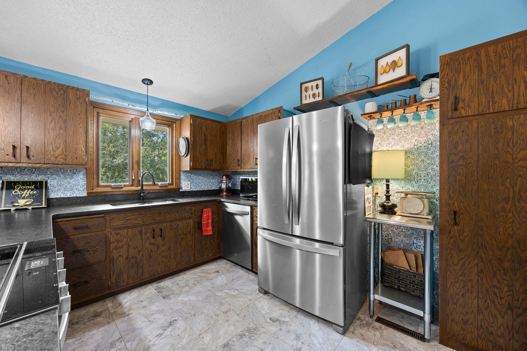 475 Riverside Street Property Photo 22