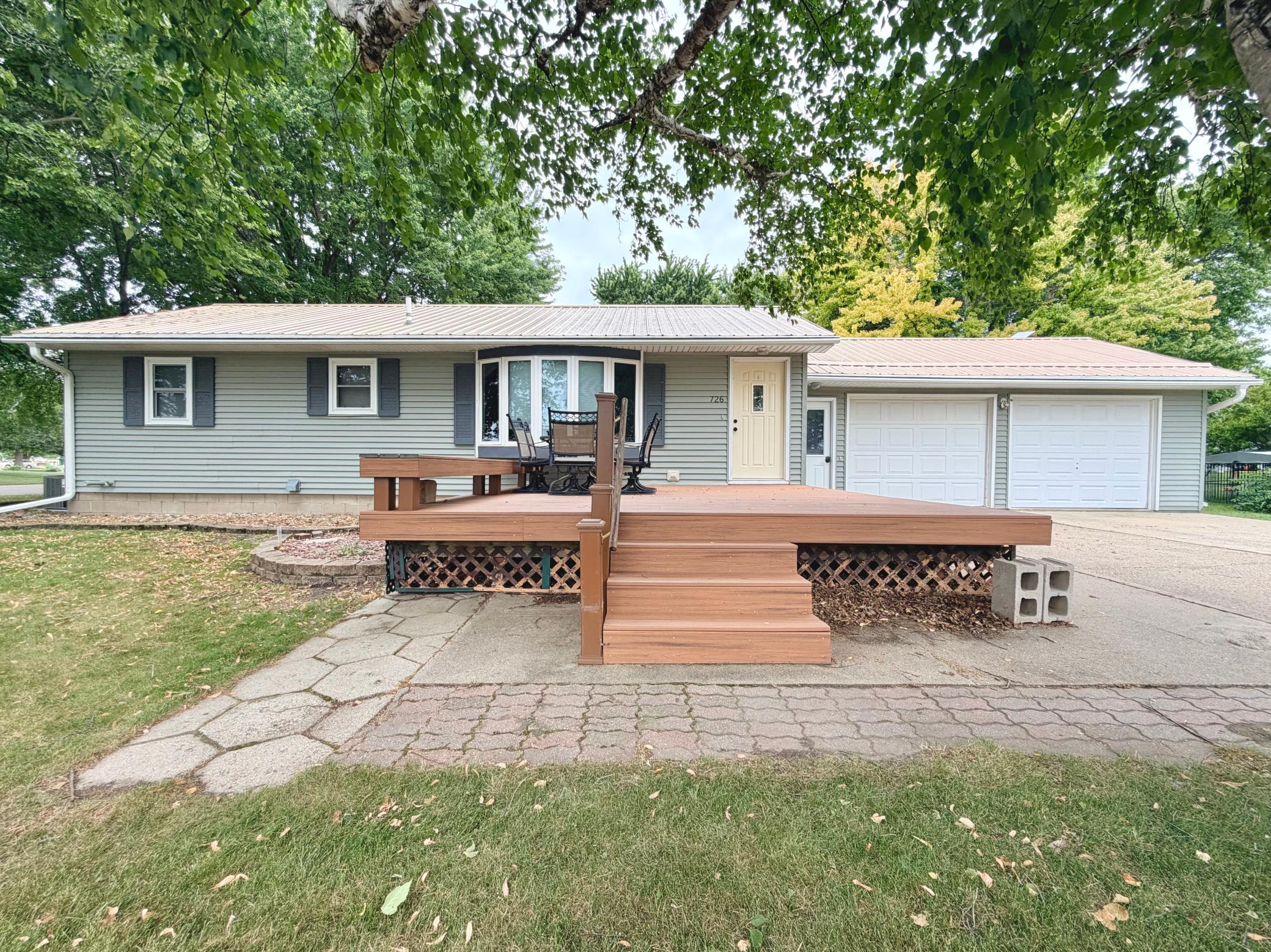 726 5th Avenue Property Photo 1