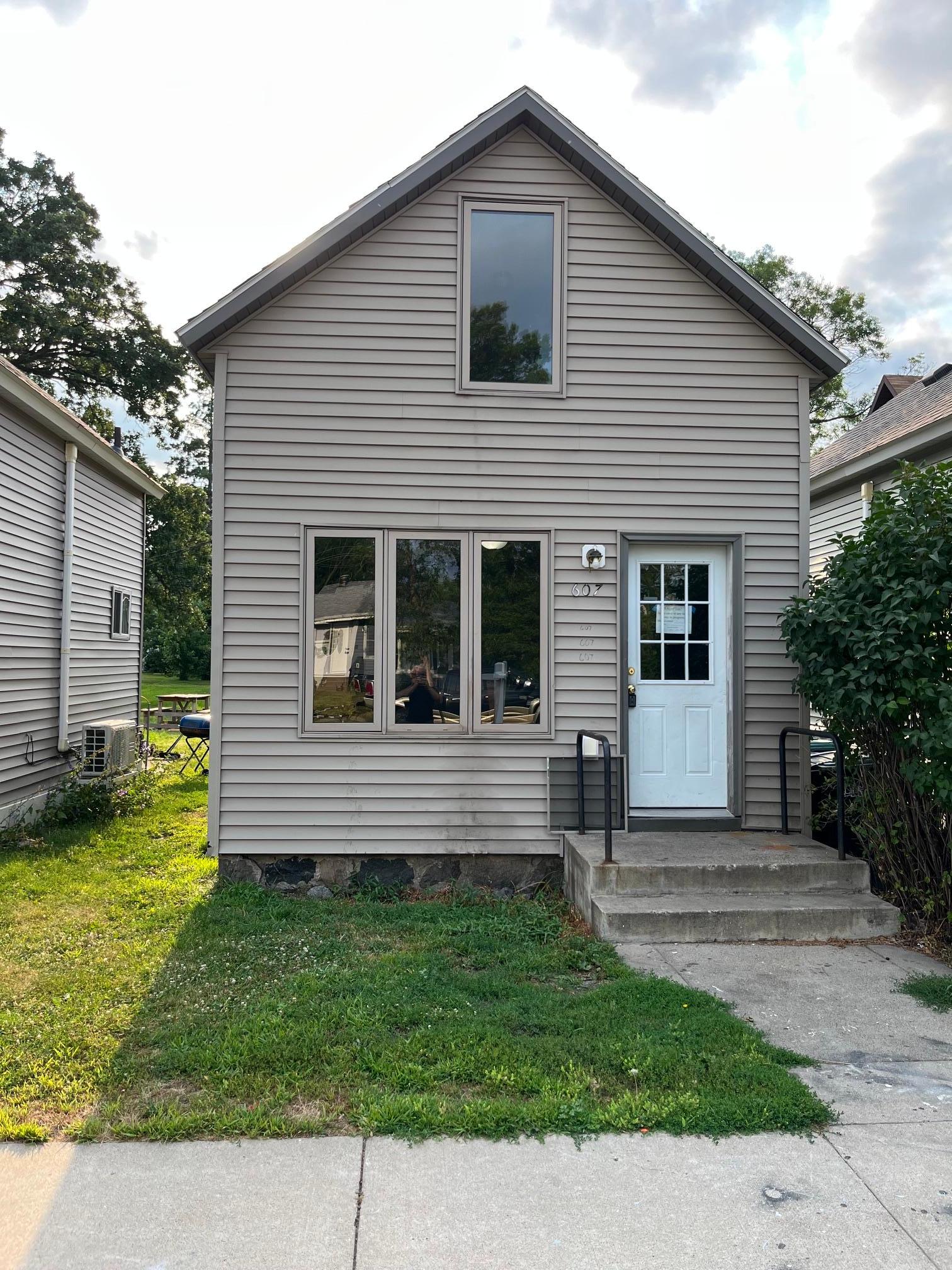 607 3rd Street NE Property Photo 1
