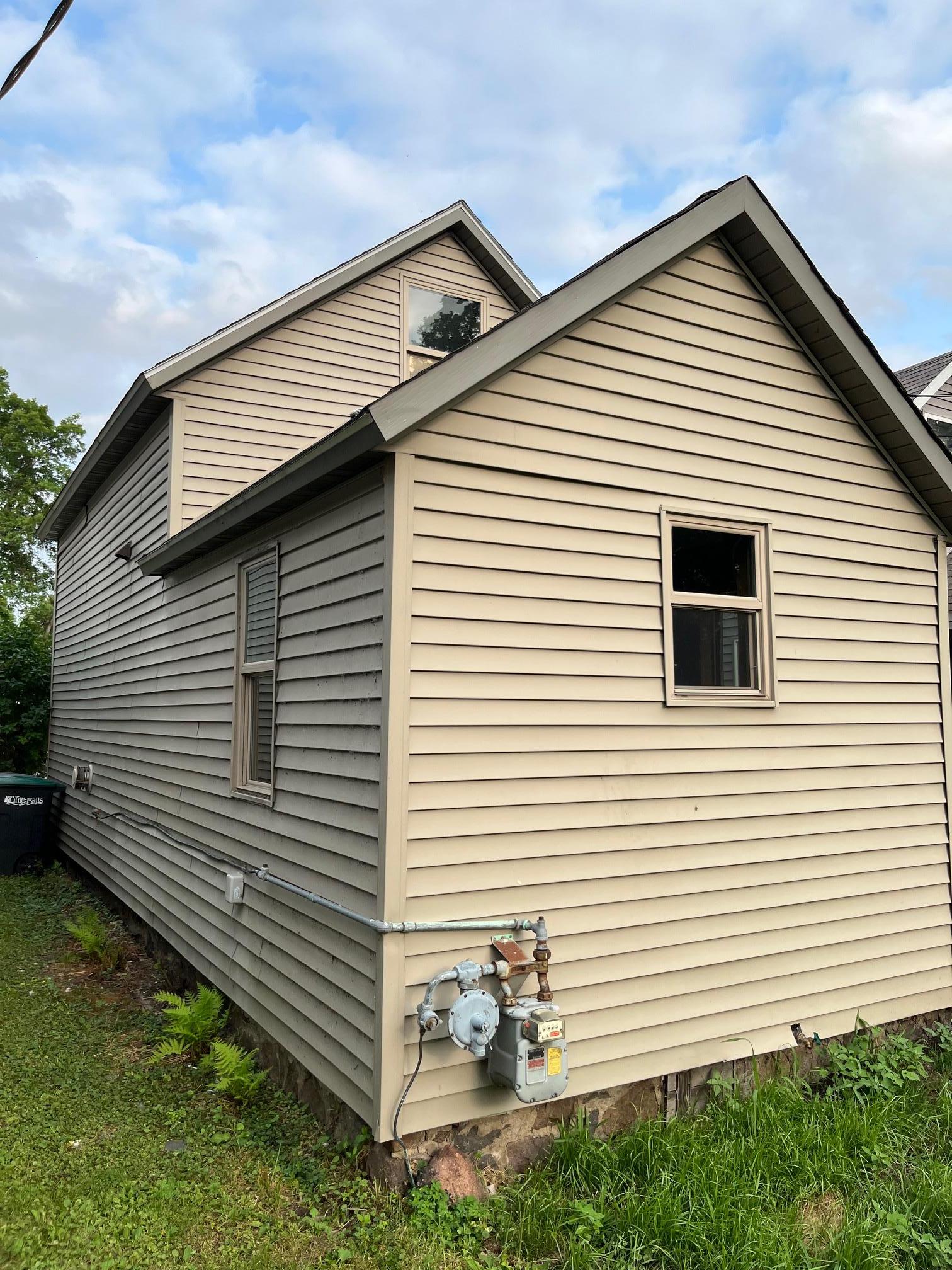 607 3rd Street Ne Property Photo 3