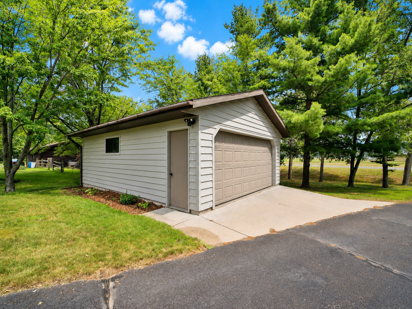 13541 Maplewood Drive Property Photo 45