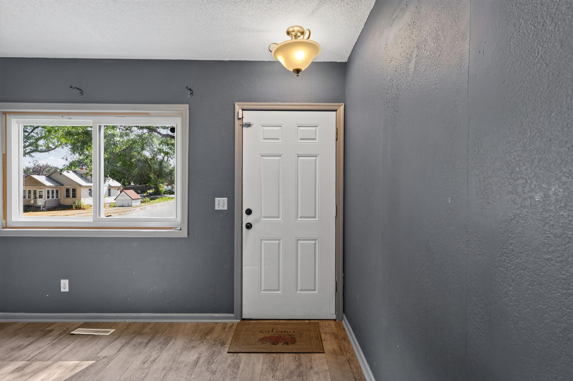 995 Rose Avenue E Property Photo 2