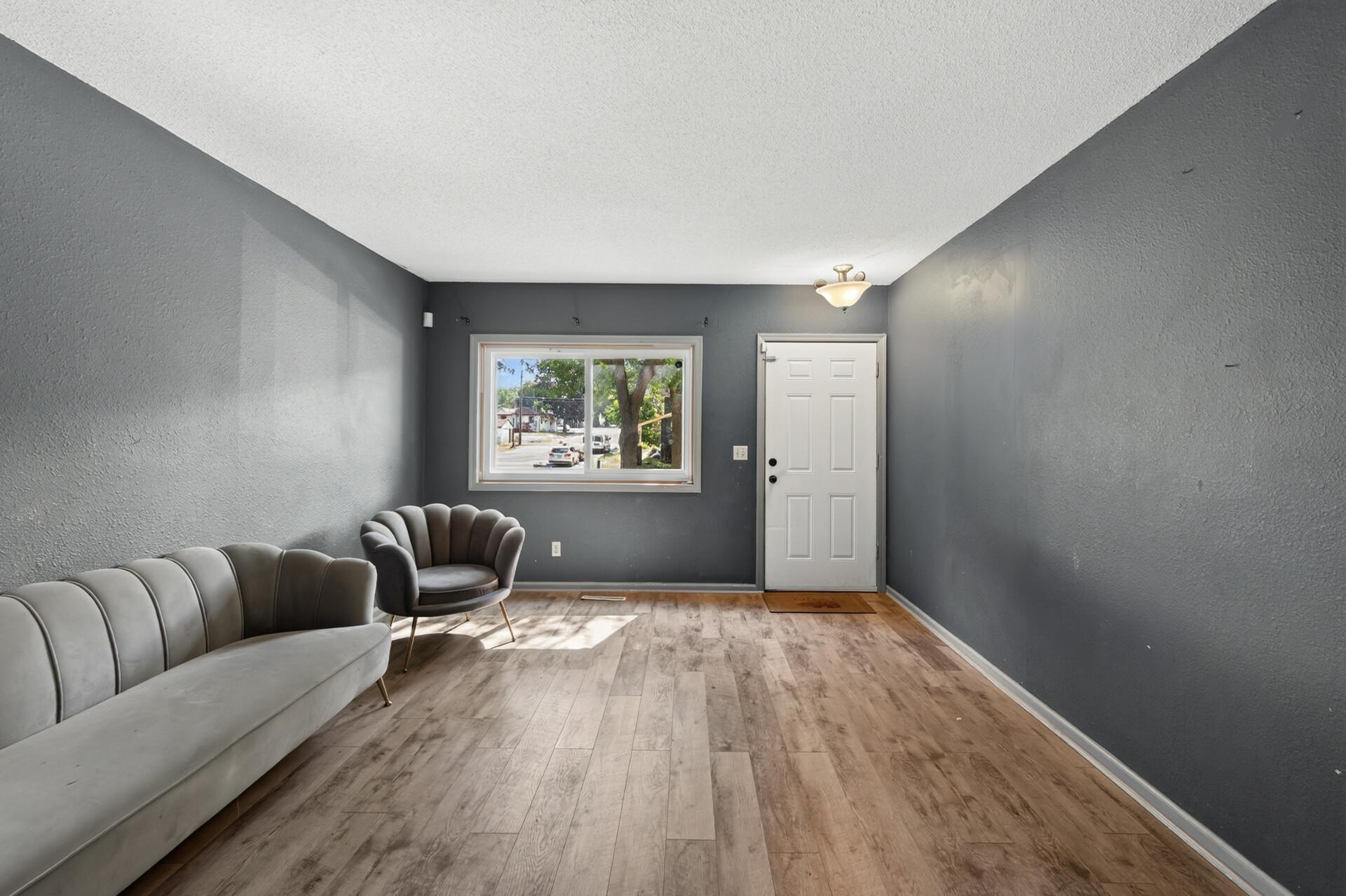 995 Rose Avenue E Property Photo 3
