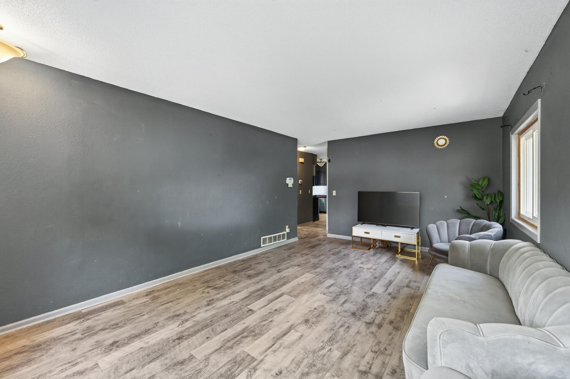 995 Rose Avenue E Property Photo 8