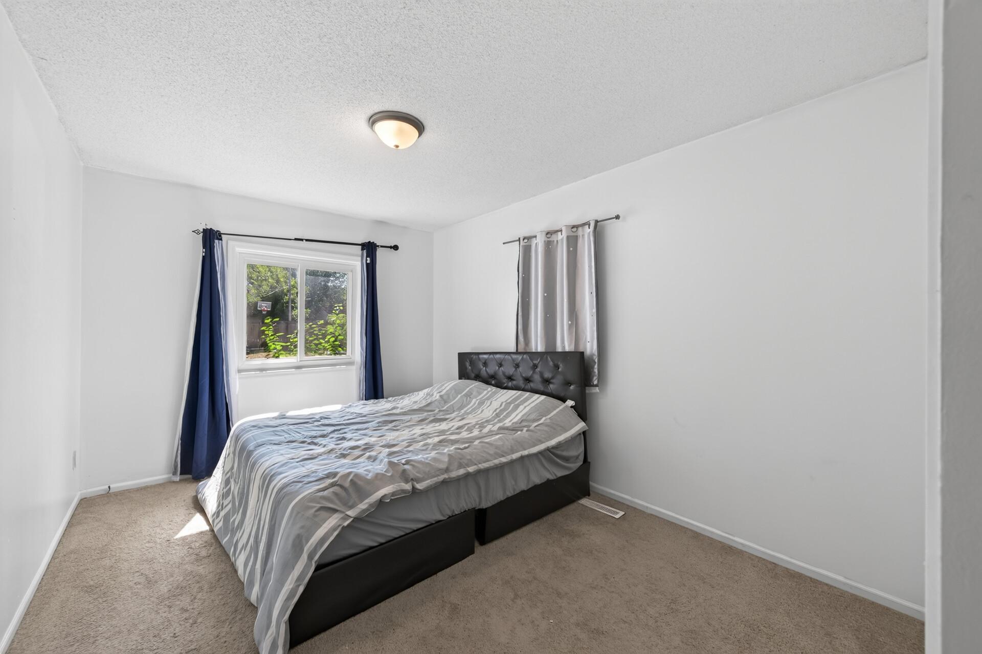 995 Rose Avenue E Property Photo 16