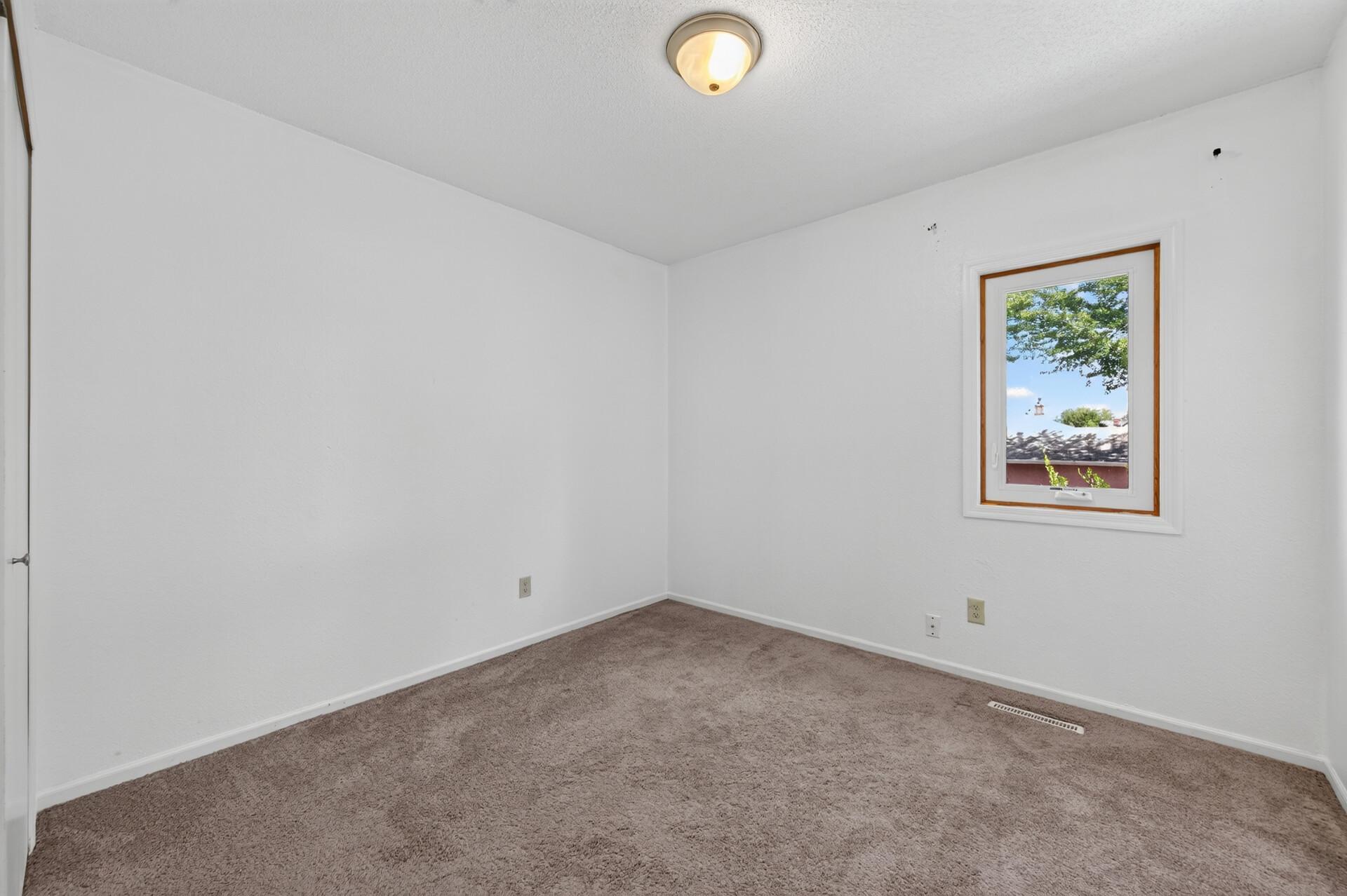 995 Rose Avenue E Property Photo 18