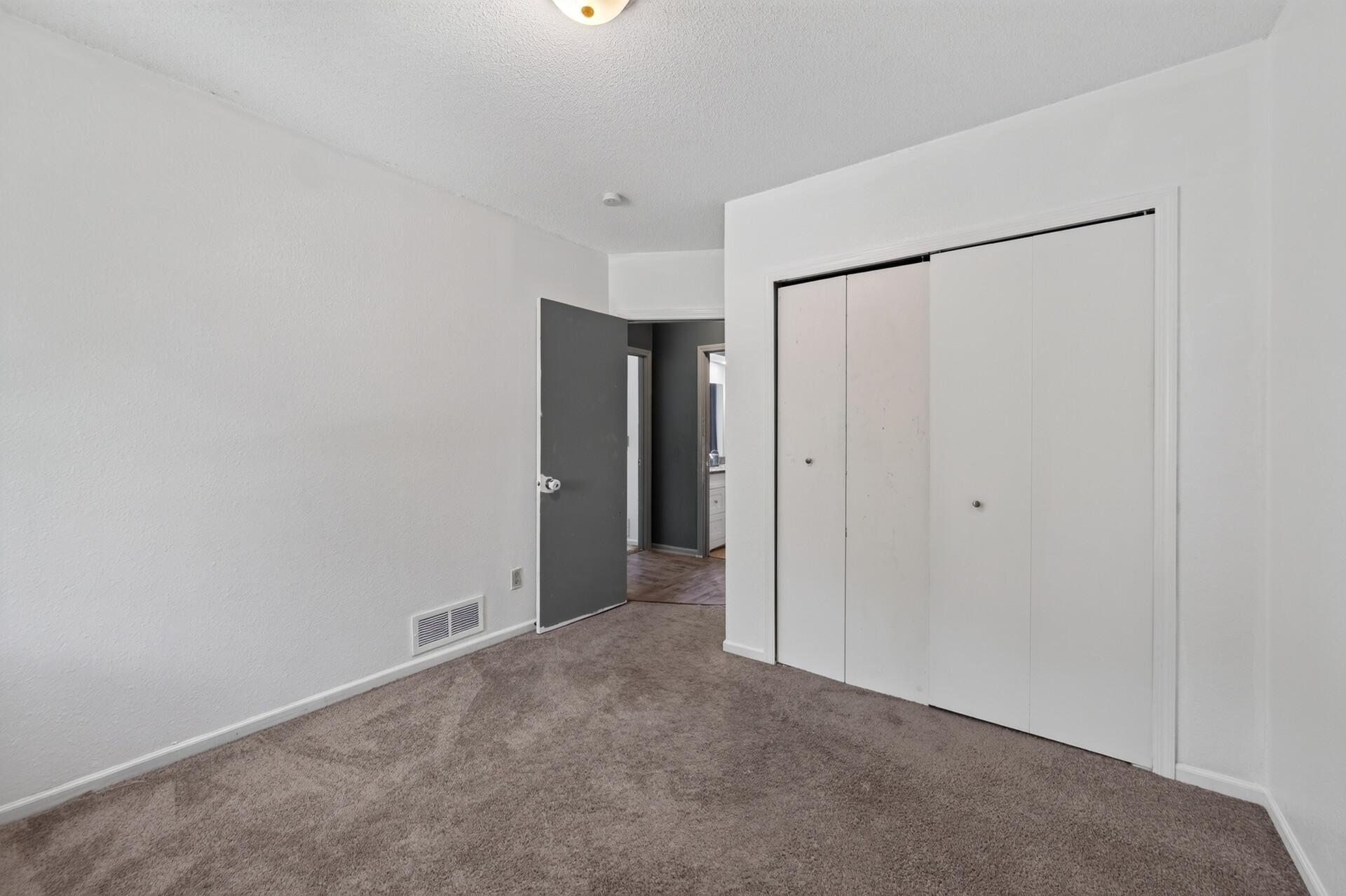 995 Rose Avenue E Property Photo 19