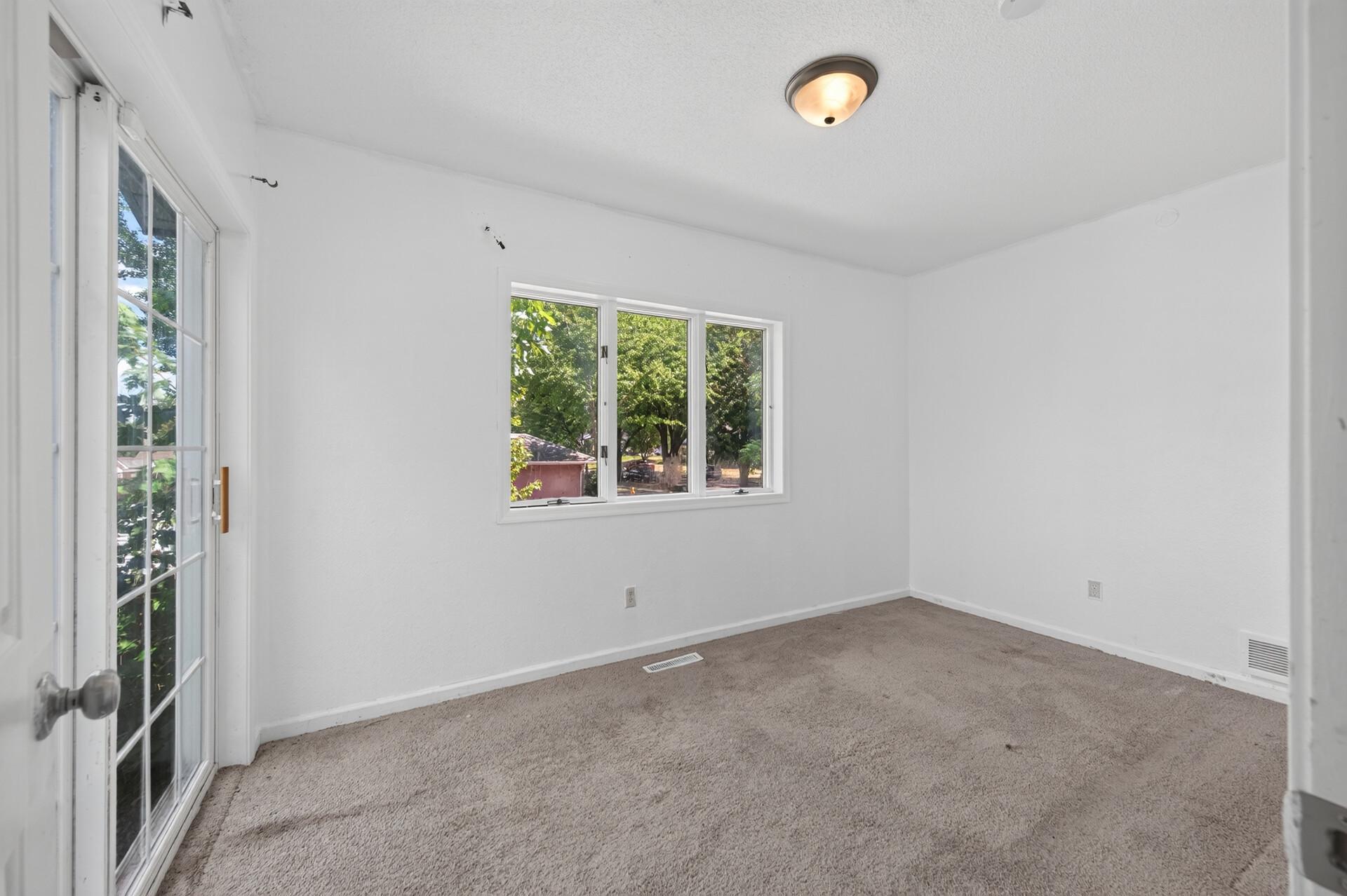 995 Rose Avenue E Property Photo 22
