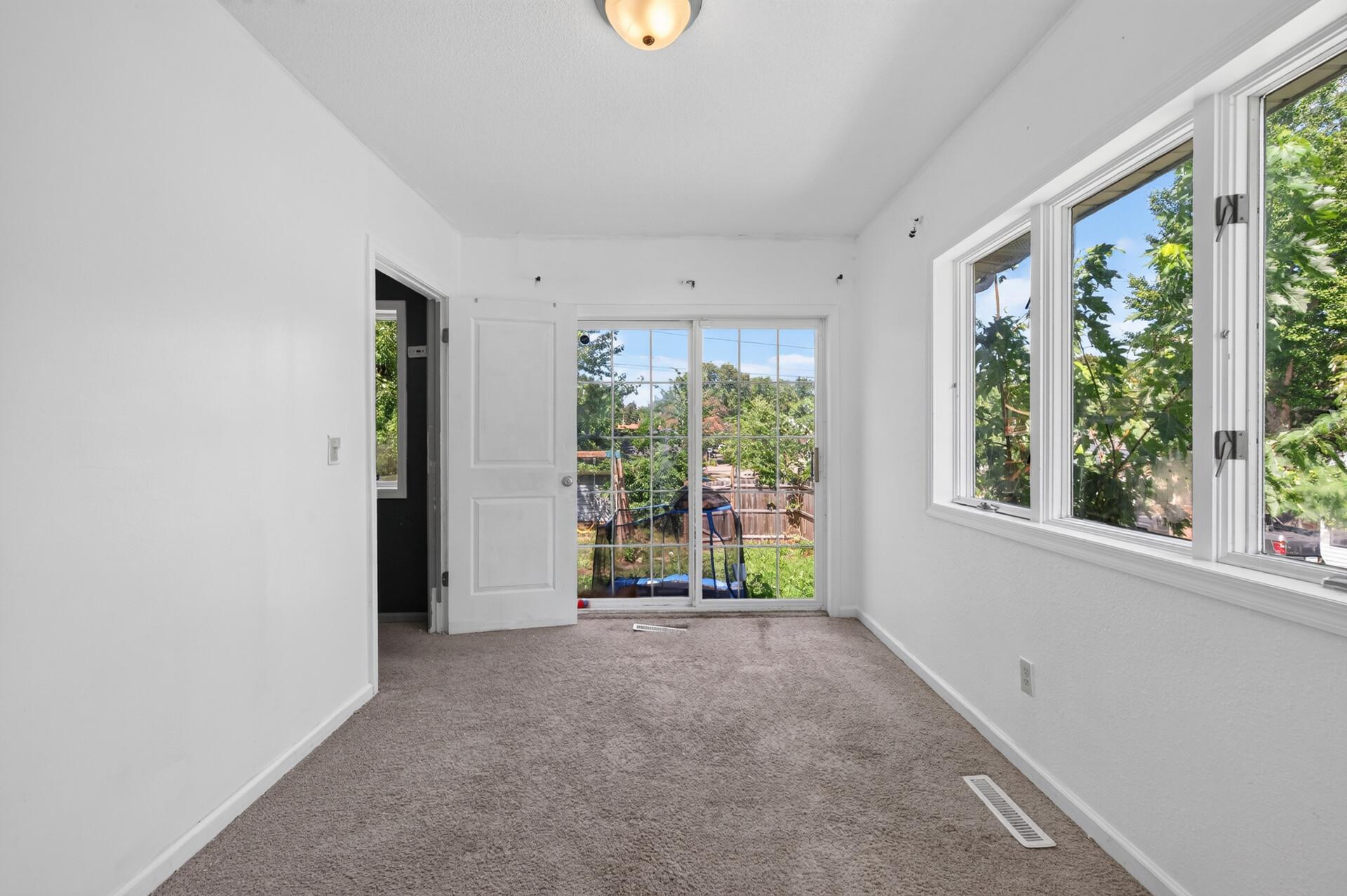 995 Rose Avenue E Property Photo 23