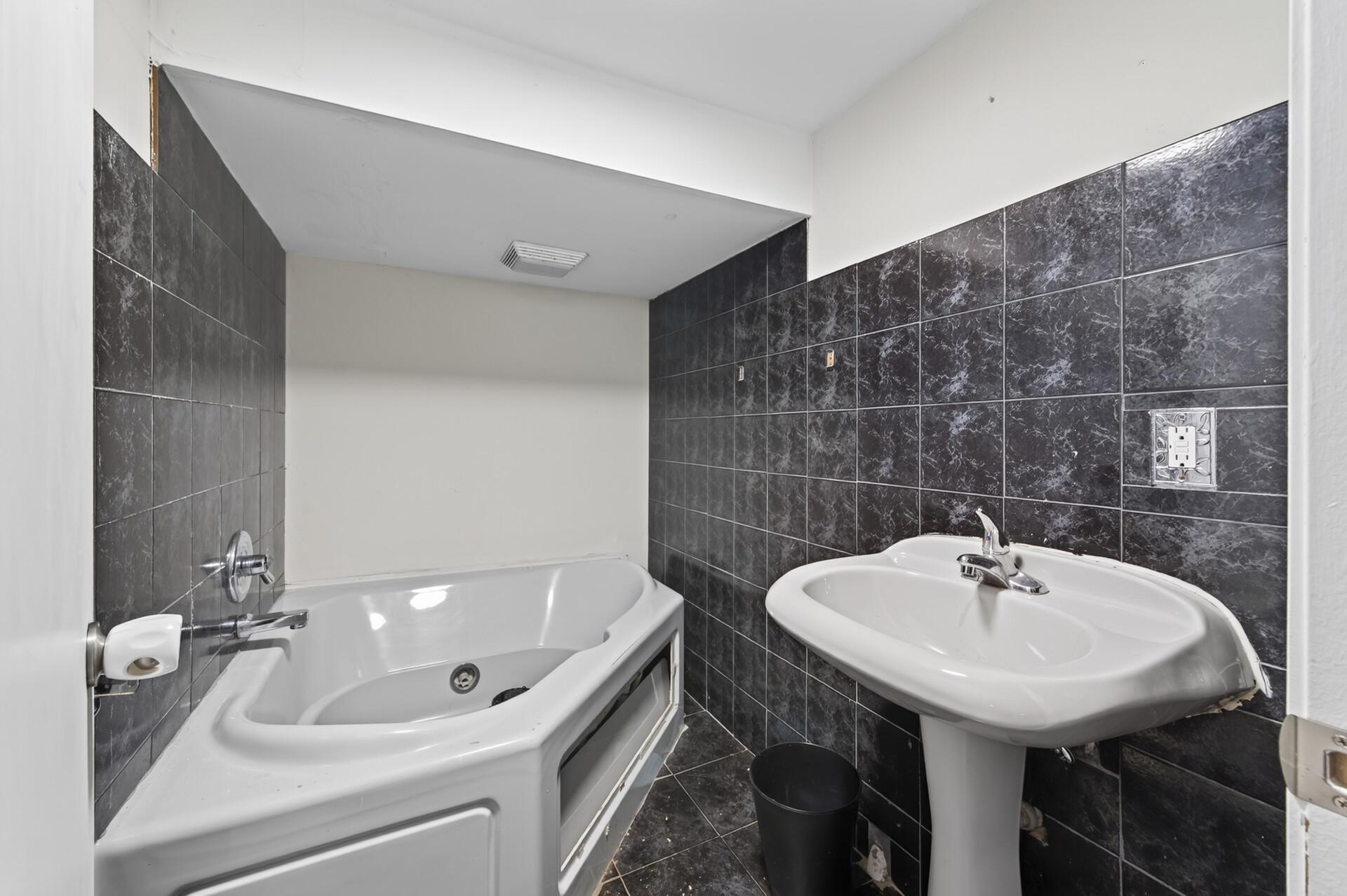 995 Rose Avenue E Property Photo 26