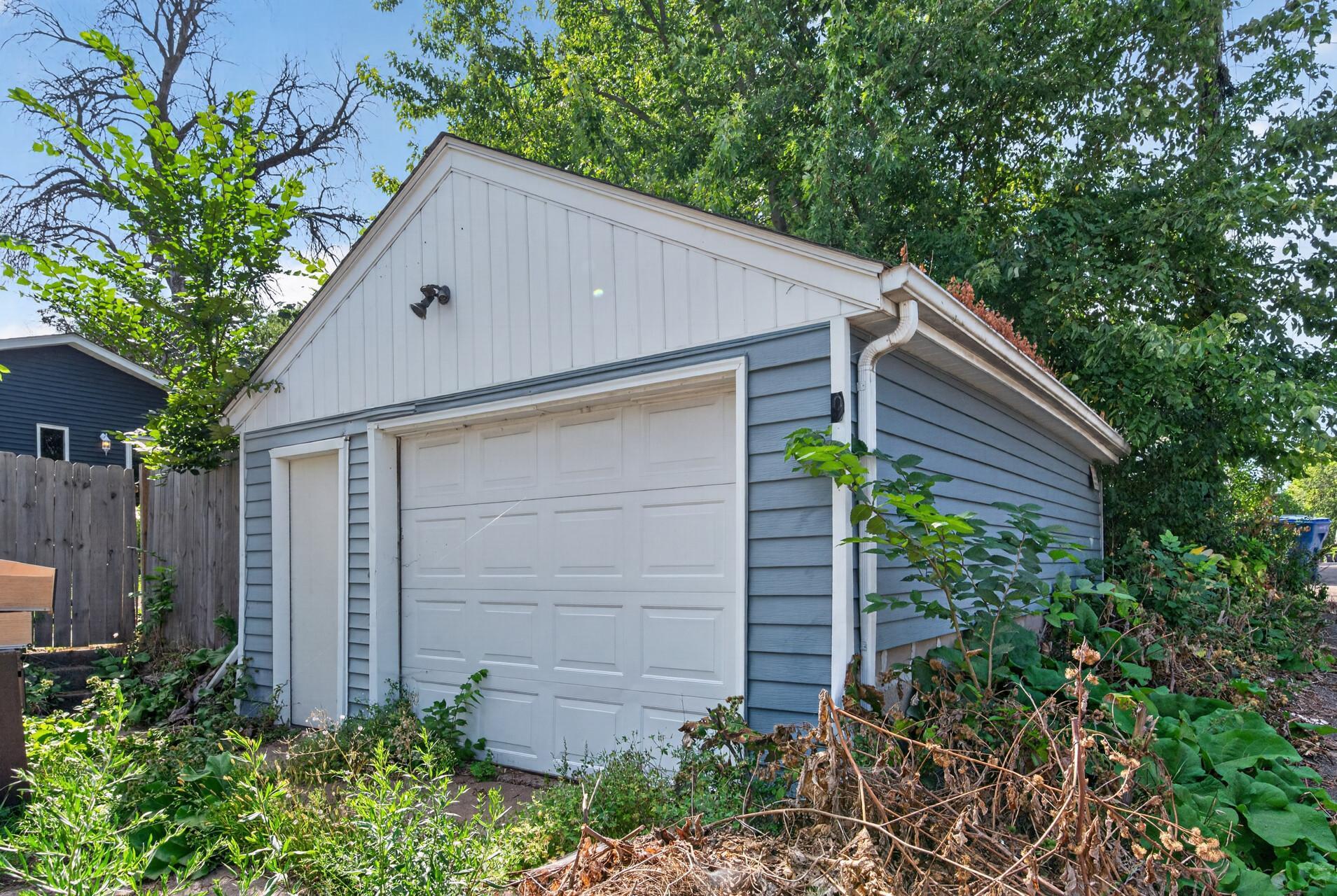 995 Rose Avenue E Property Photo 34