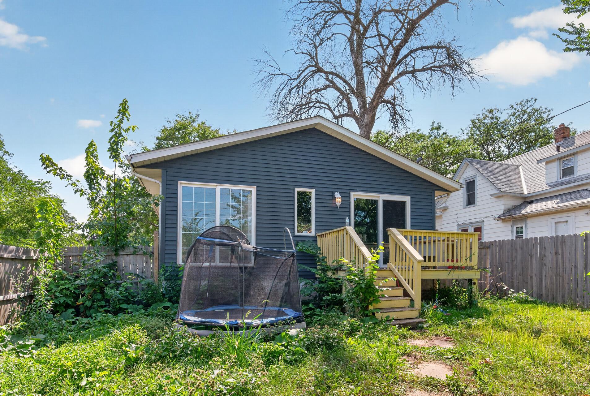 995 Rose Avenue E Property Photo 35