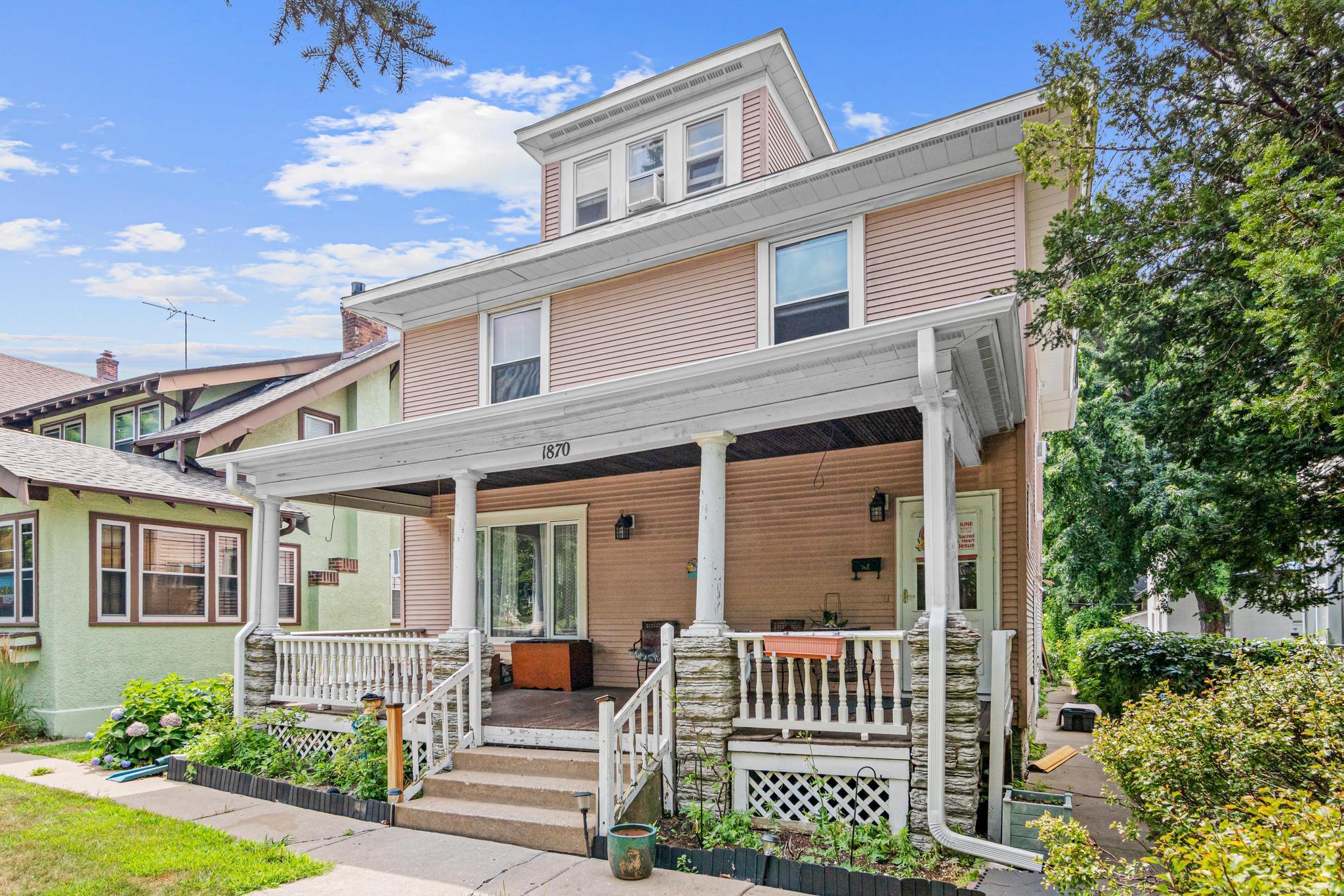 1870 Laurel Avenue Property Photo 1