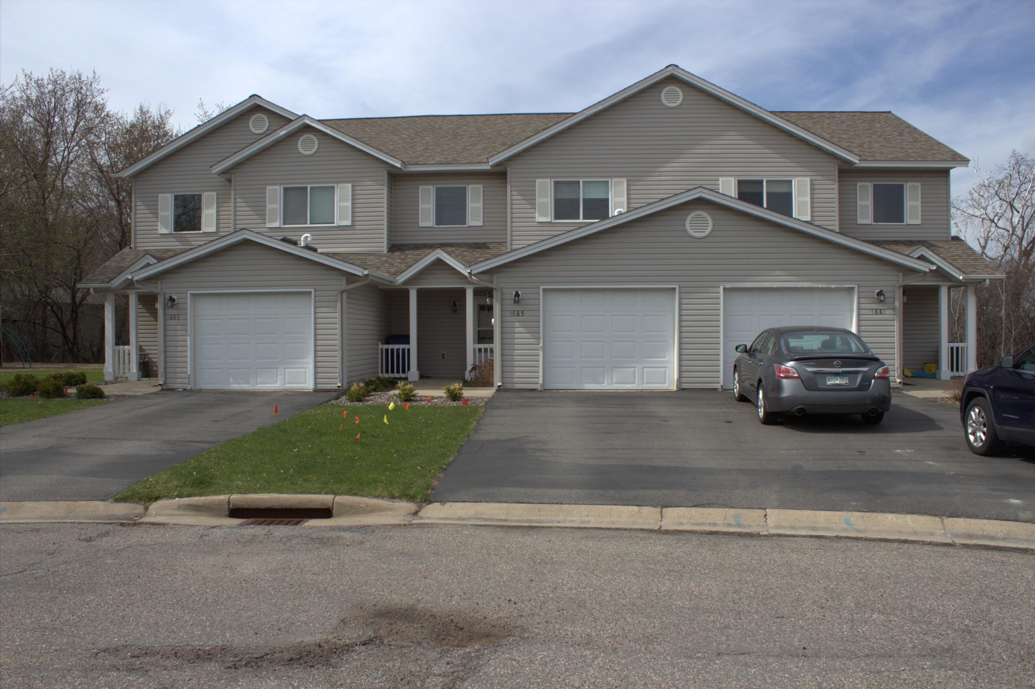 1685 33rd Circle S Property Photo 1