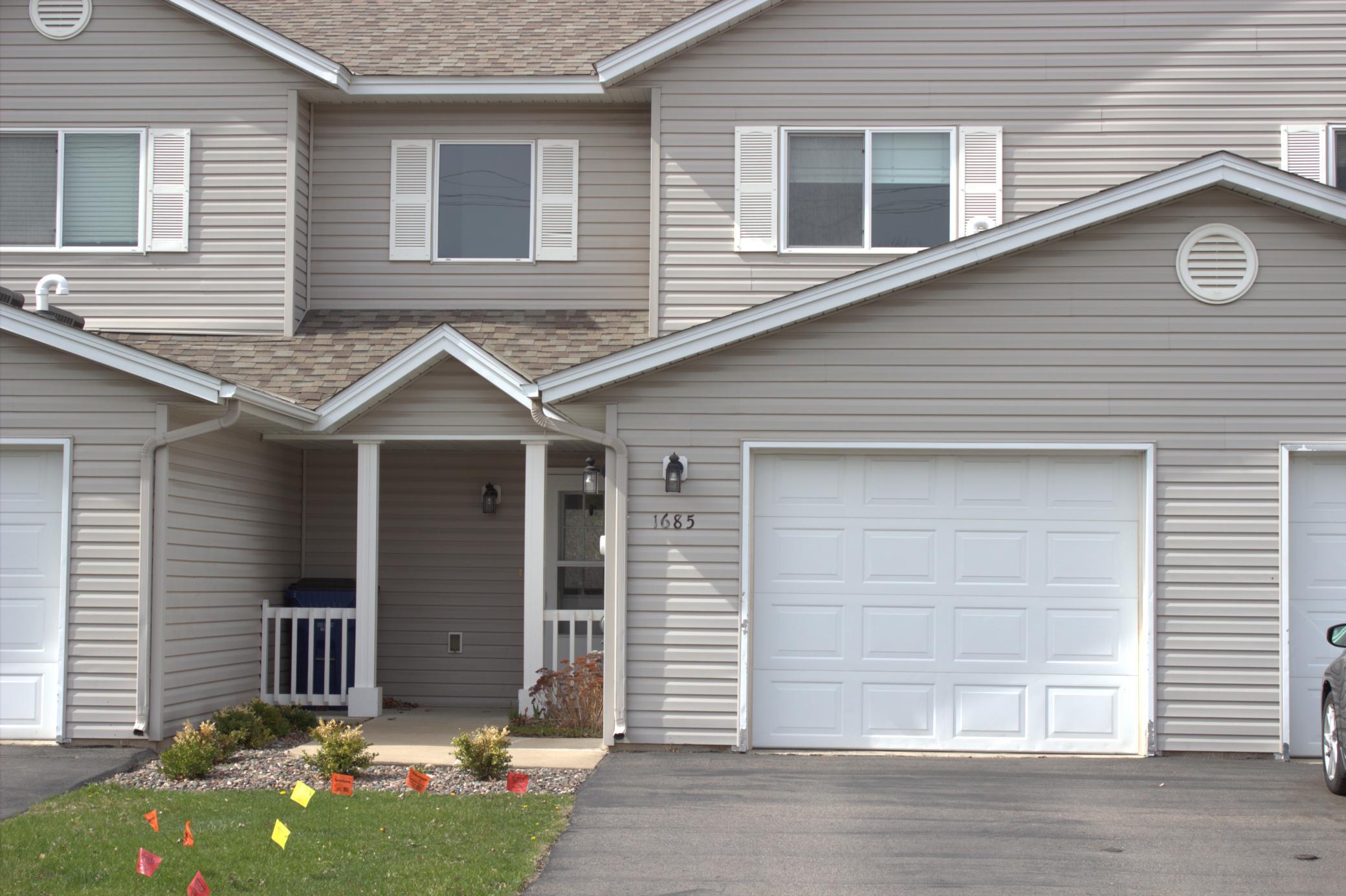 1685 33rd Circle S Property Photo 2