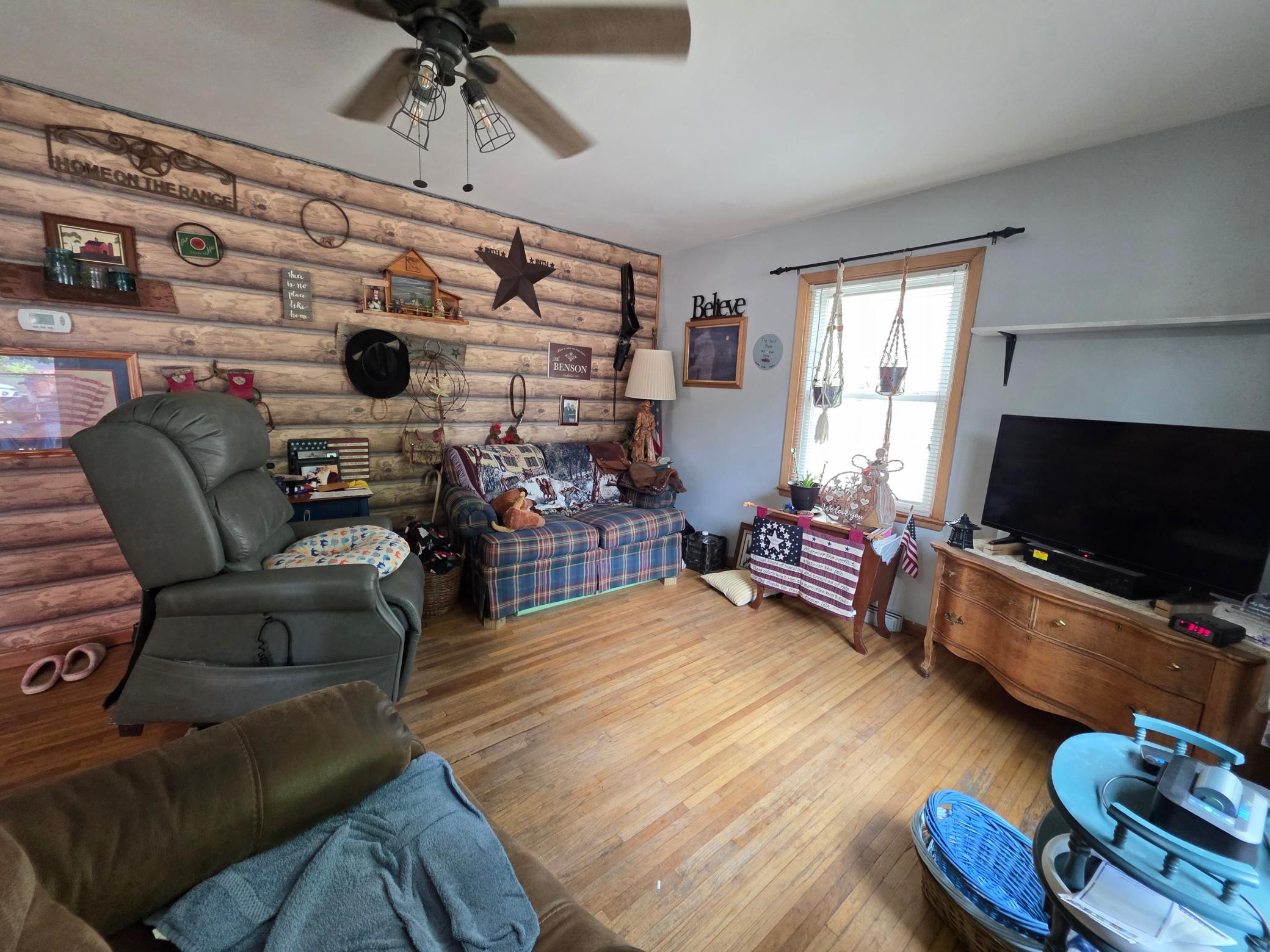 206 Pine Avenue N Property Photo 3