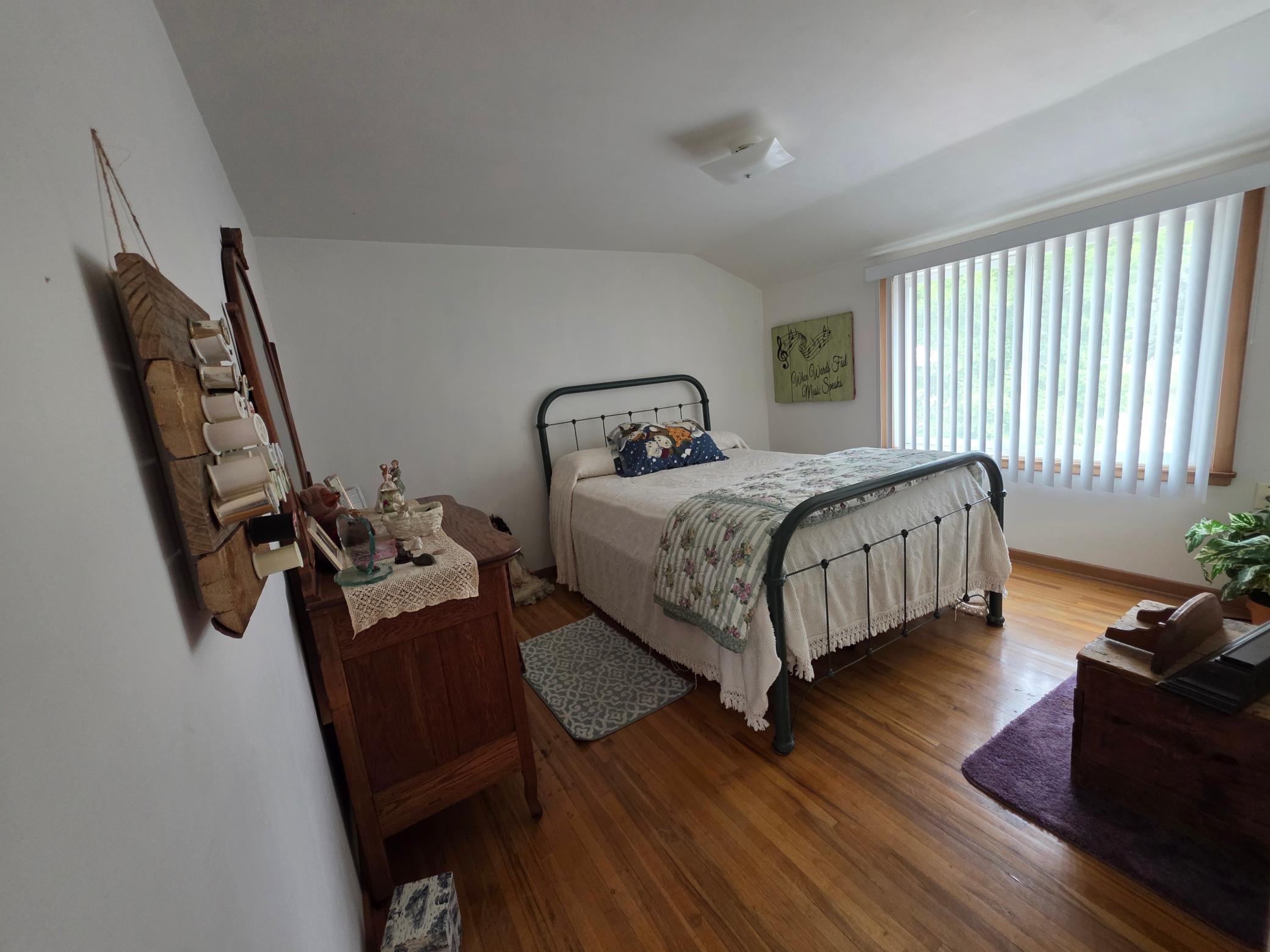 206 Pine Avenue N Property Photo 9