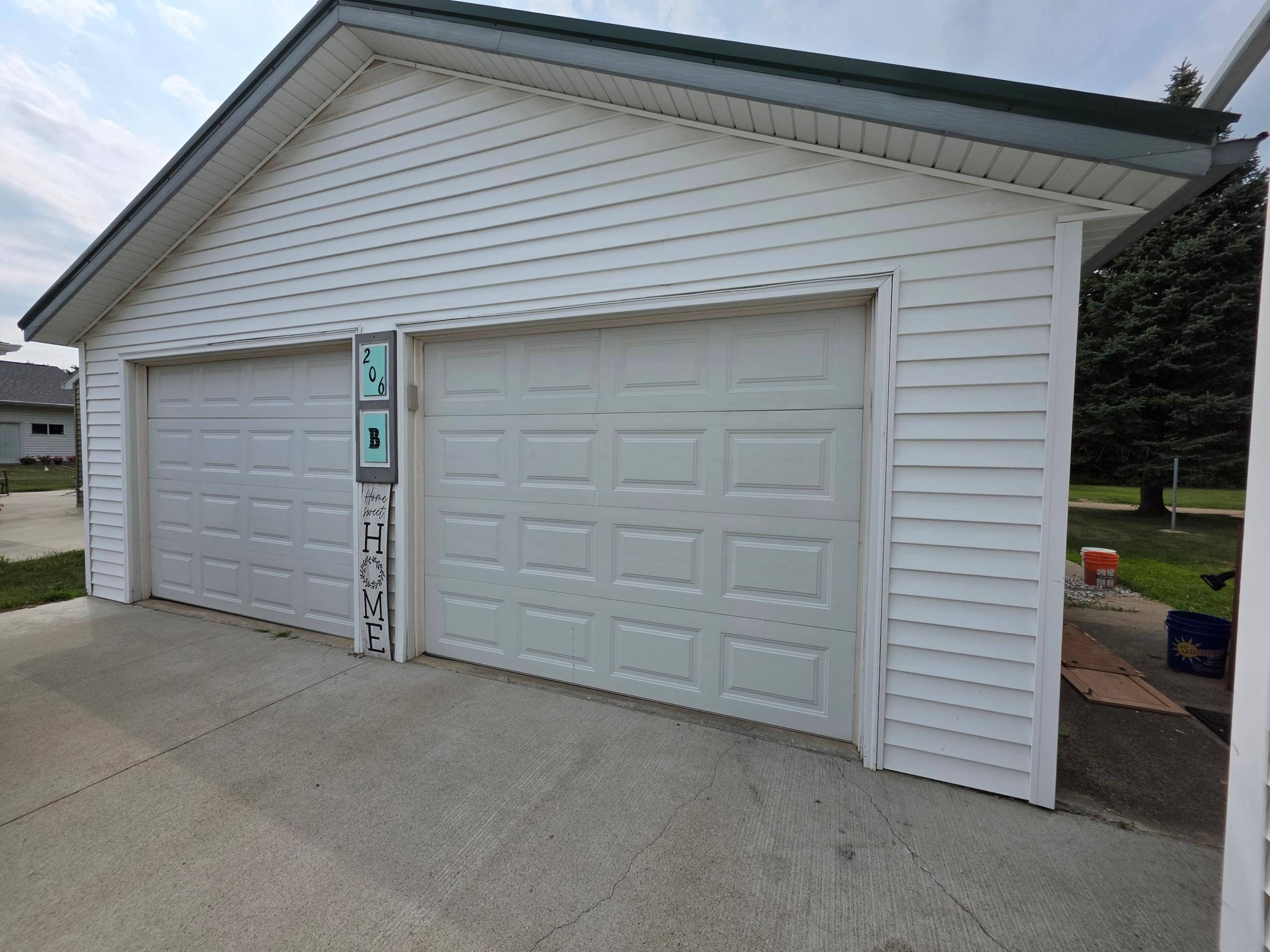 206 Pine Avenue N Property Photo 16