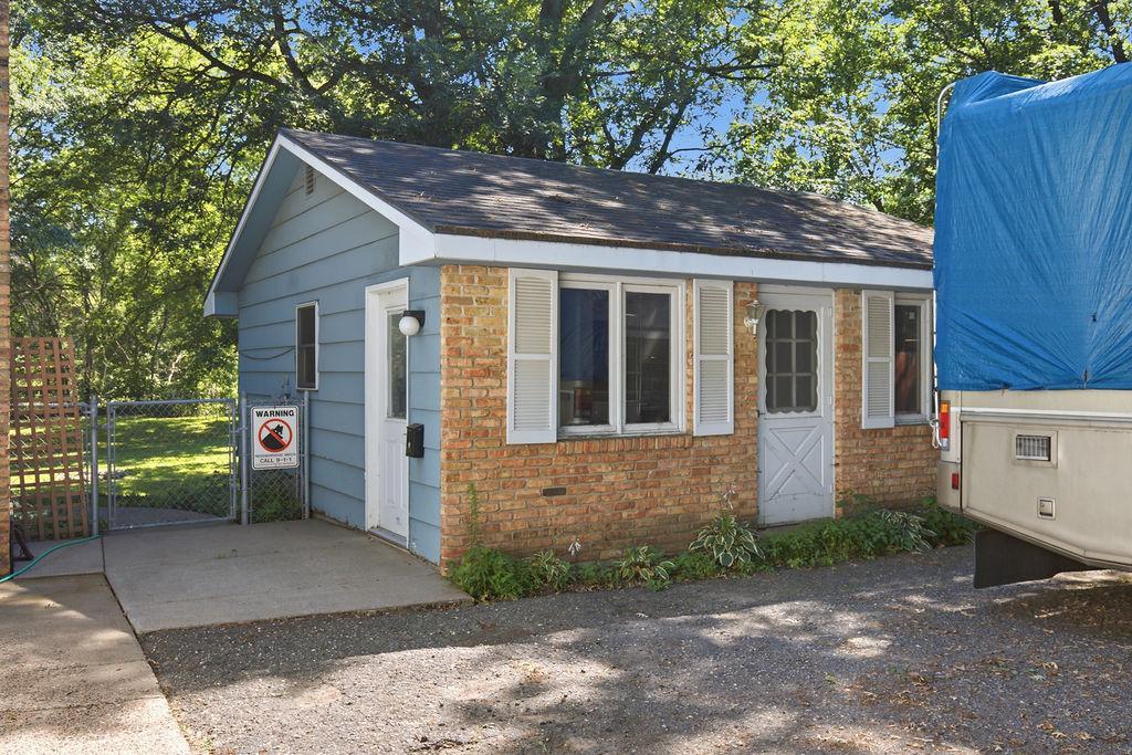 2814 Crosstown Boulevard Ne Property Photo 3