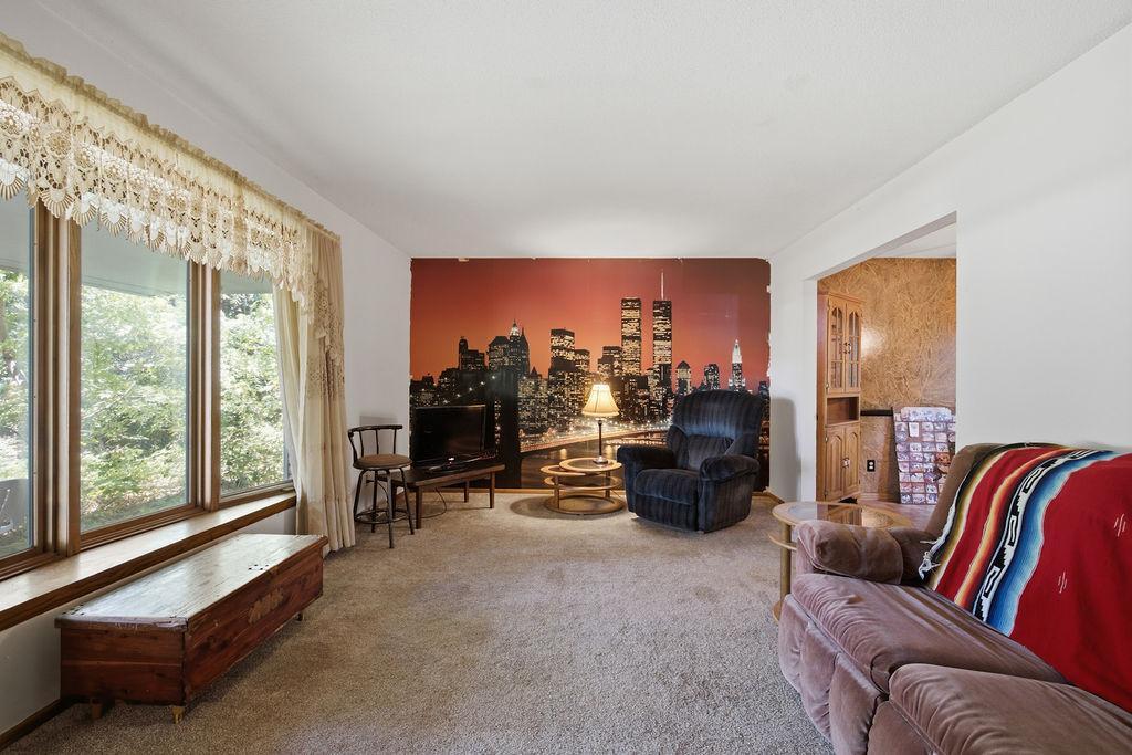 2814 Crosstown Boulevard Ne Property Photo 4