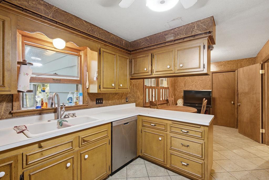 2814 Crosstown Boulevard Ne Property Photo 9