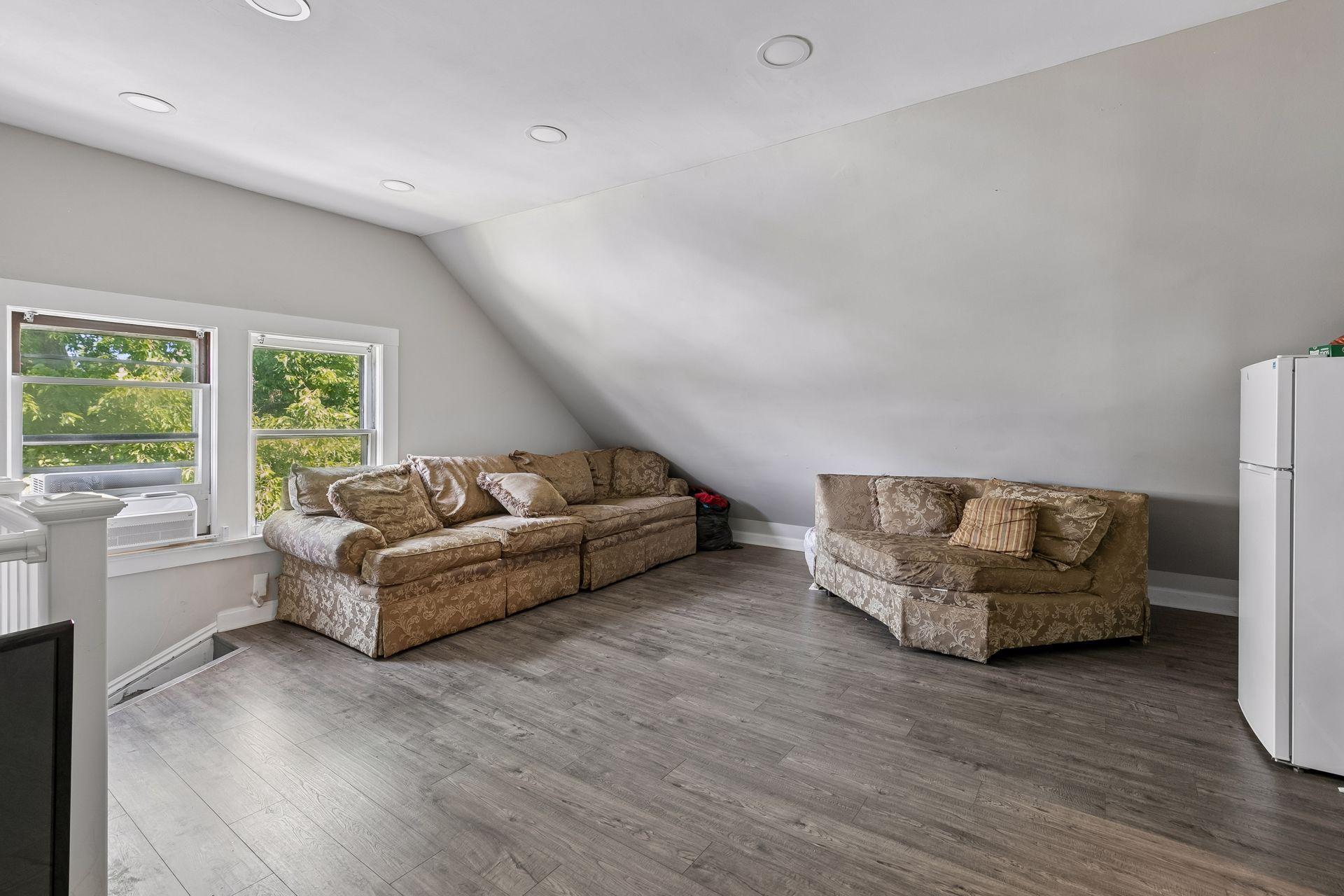 1083 Hague Avenue Property Photo 45