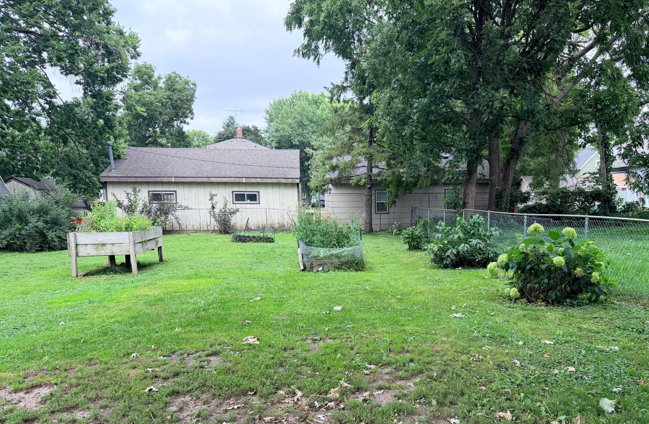 415 E 4th Street Property Photo 12